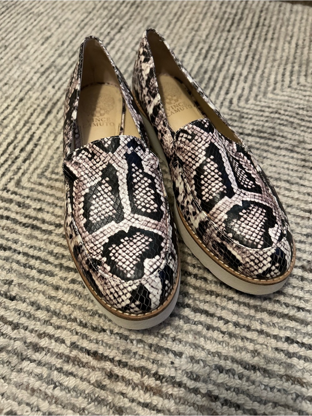 Vince Camuto Norman Leather Size 8 Women’s Snakeskin Print Shoes